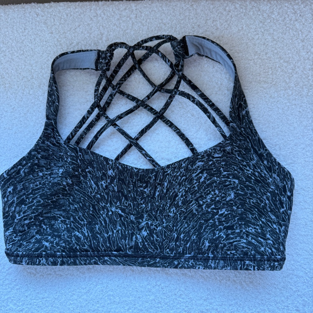 Lululemon Free to Be Bra